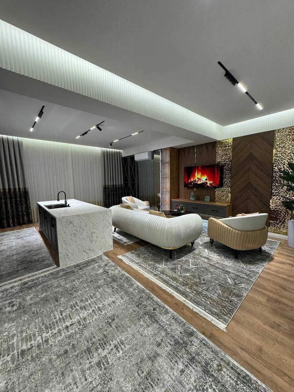 Сдаётся 4-комнатная квартира, 131 м², 6/8 этаж — Мирабадский район