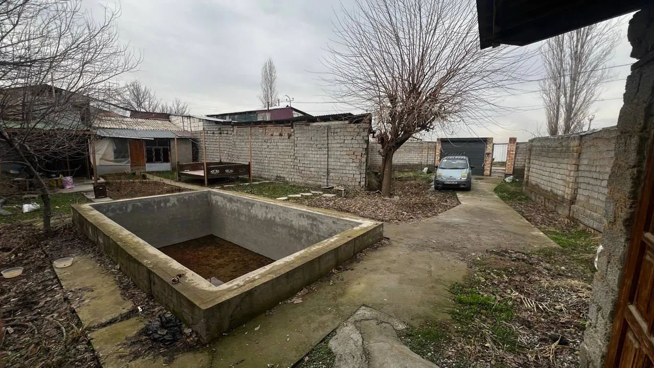 Сотилади 1 хонали ҳовли уй, 3.3 сотих — Яшнобод тумани