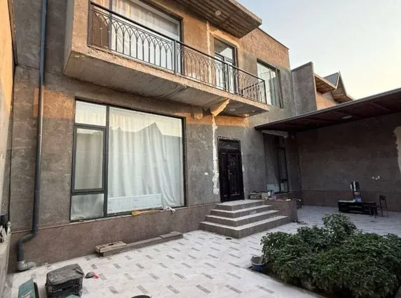 Sotiladi 6 xonali hovli uy, 2 sotix, 240 m² — Mirzo Ulugʻbek tumani