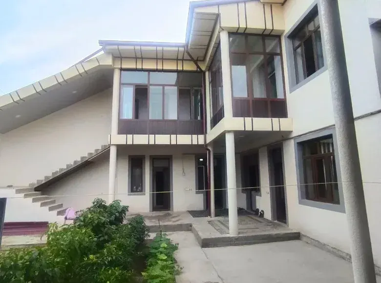 Sotiladi 5 xonali hovli uy, 170 m² — Yashnobod tumani