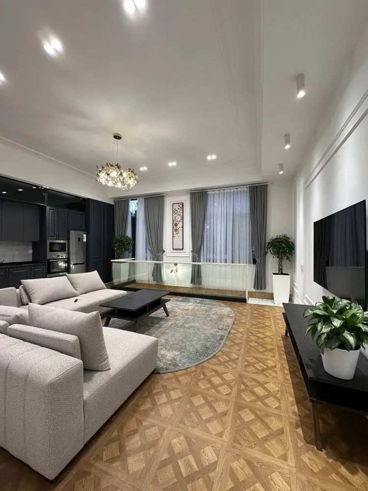 Сдаётся 4-комнатная квартира, 230 м², 8/9 этаж — Мирабадский район
