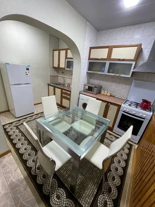 Сдаётся 2-комнатная квартира, 96 м², 2/4 этаж — Юнусабадский район