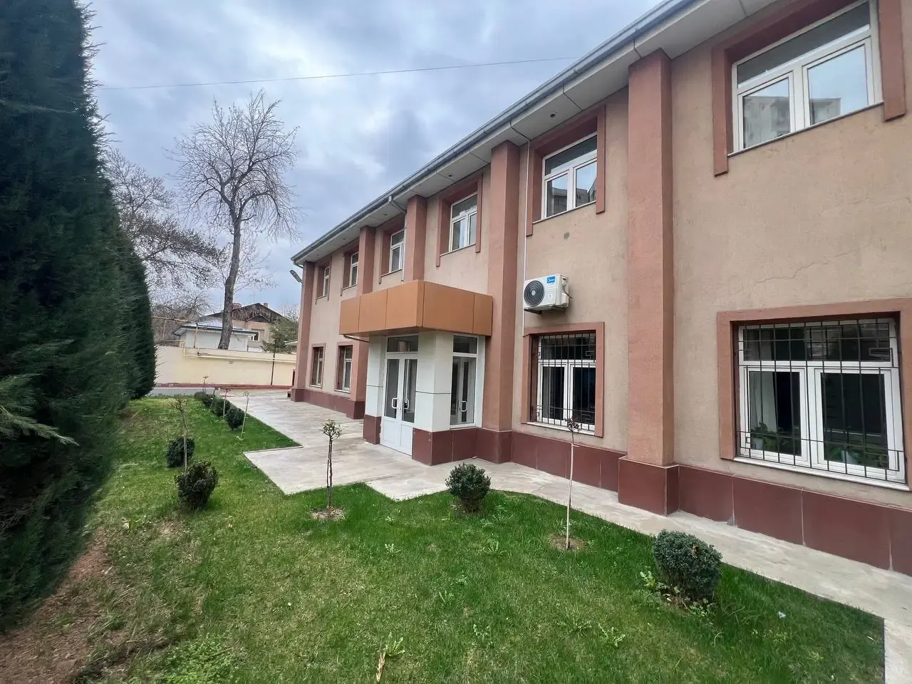 Ижарага берилади офис, 600 м², 1/2 қават — Миробод тумани