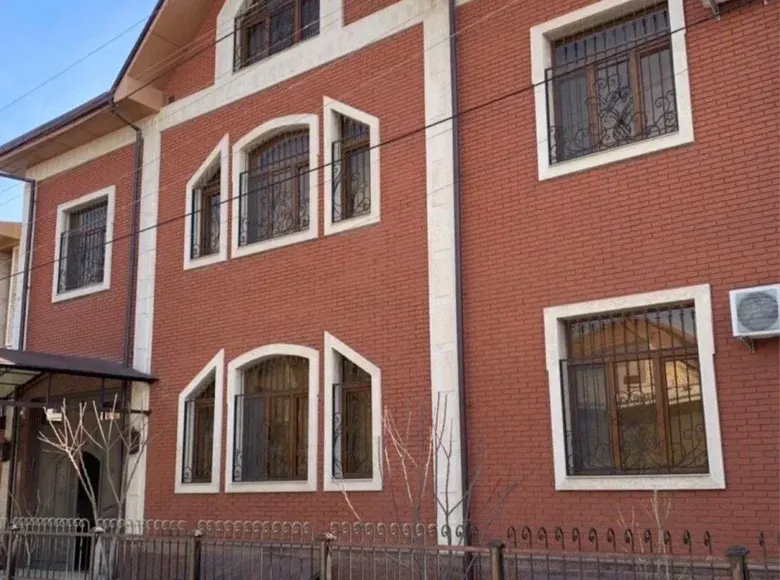 Сдаётся 8-комнатная квартира, 600 м² — Яккасарайский район