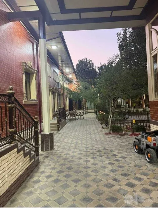 Ижарага берилади 8 хонали ҳовли уй, 6 сотих, 600 м², 2 қаватли — Чилонзор тумани