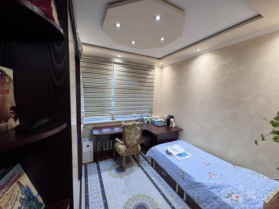Продаётся 4-комнатная квартира, 98 м², 5/5 этаж — Чиланзарский район