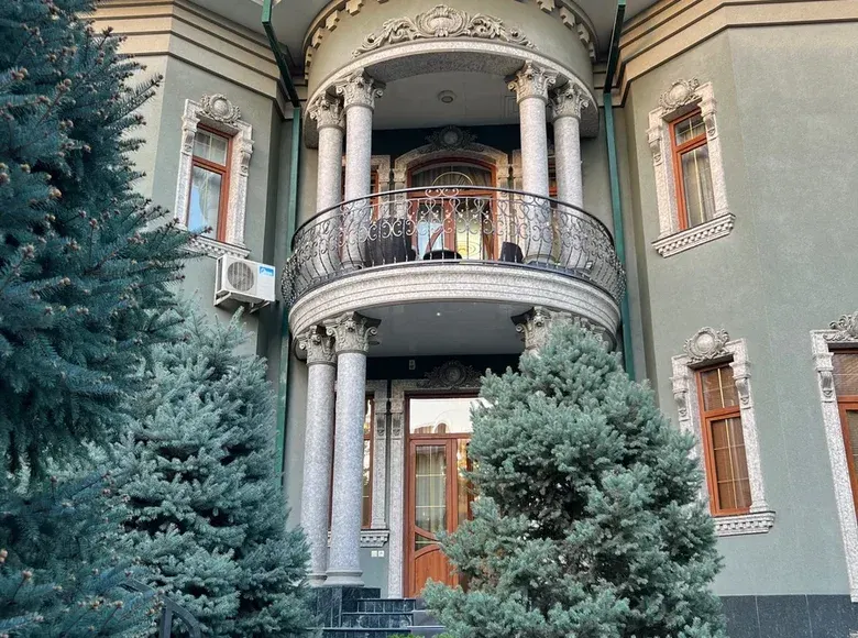 Сотилади 4 хонали квартира, 550 м² — Яккасарой тумани