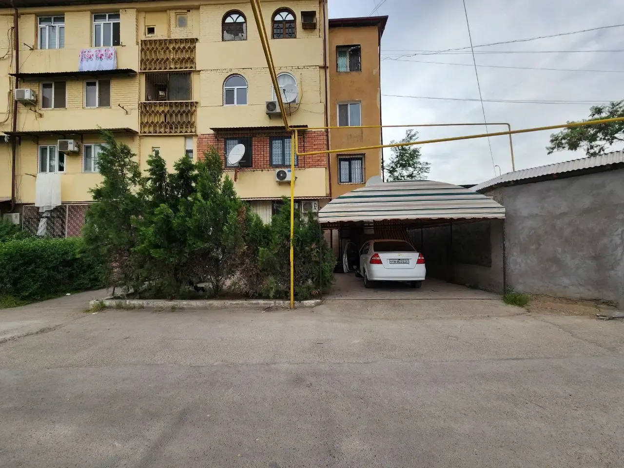Продаётся 4-комнатная квартира, 86 м², 1/4 этаж — Бектемирский район