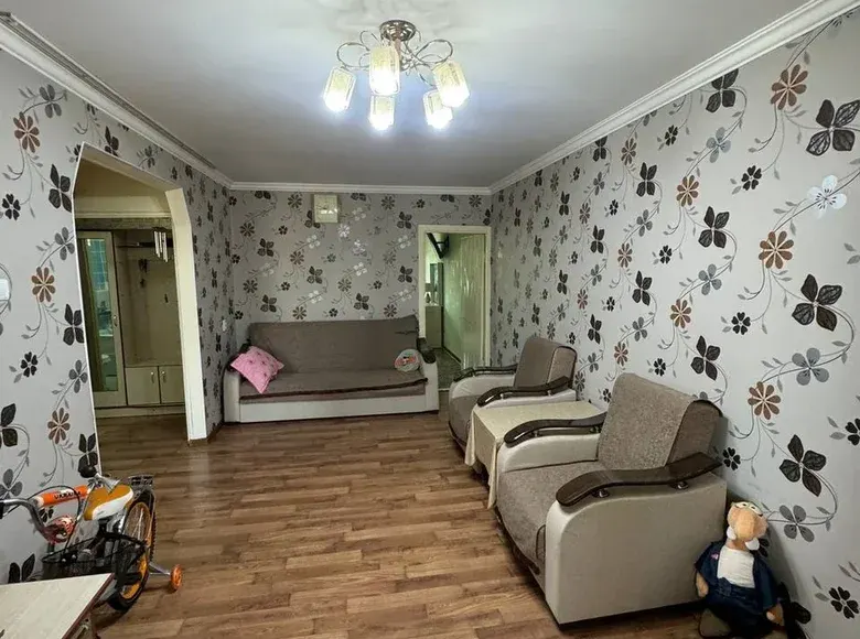 Продаётся 2-комнатная квартира, 43 м², 3/4 этаж — Фергана