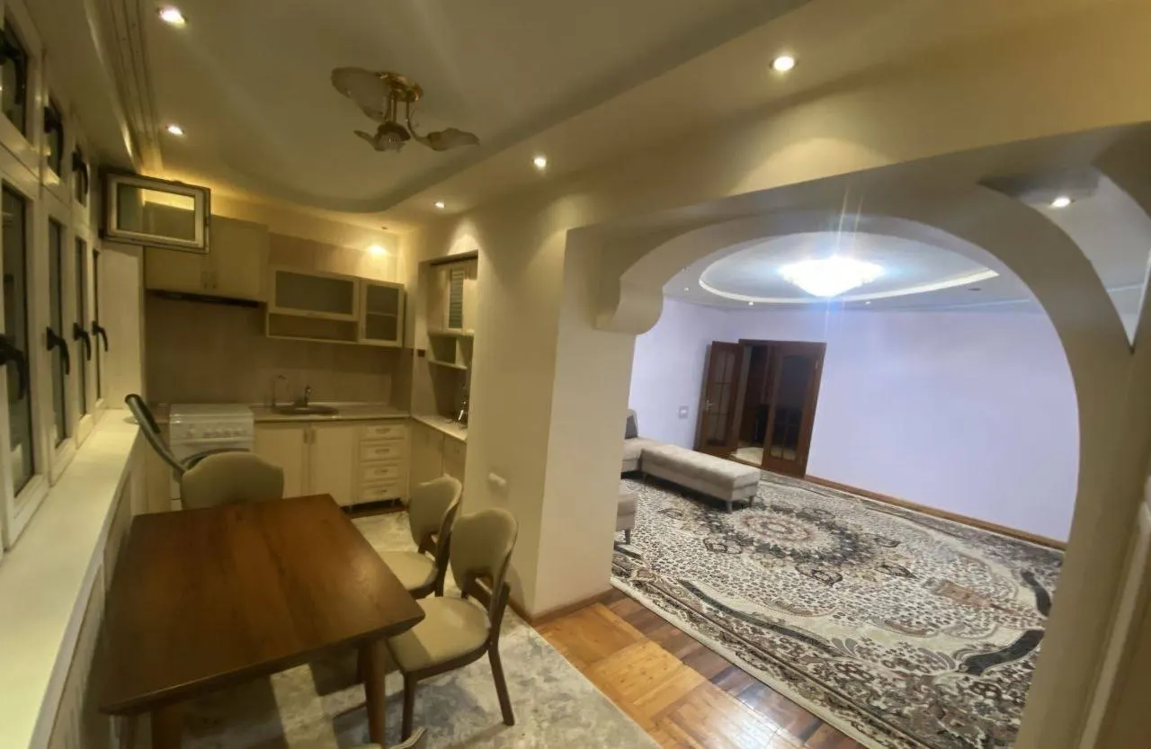 Сдаётся 2-комнатная квартира, 75 м², 1/4 этаж — Юнусабадский район