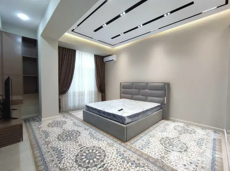 Сдаётся 4-комнатная квартира, 185 м², 2/8 этаж — Яккасарайский район