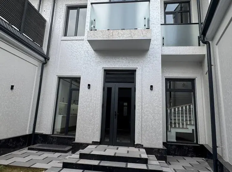 Сотилади 5 хонали ҳовли уй, 2 сотих, 200 м² — Тошкент тумани