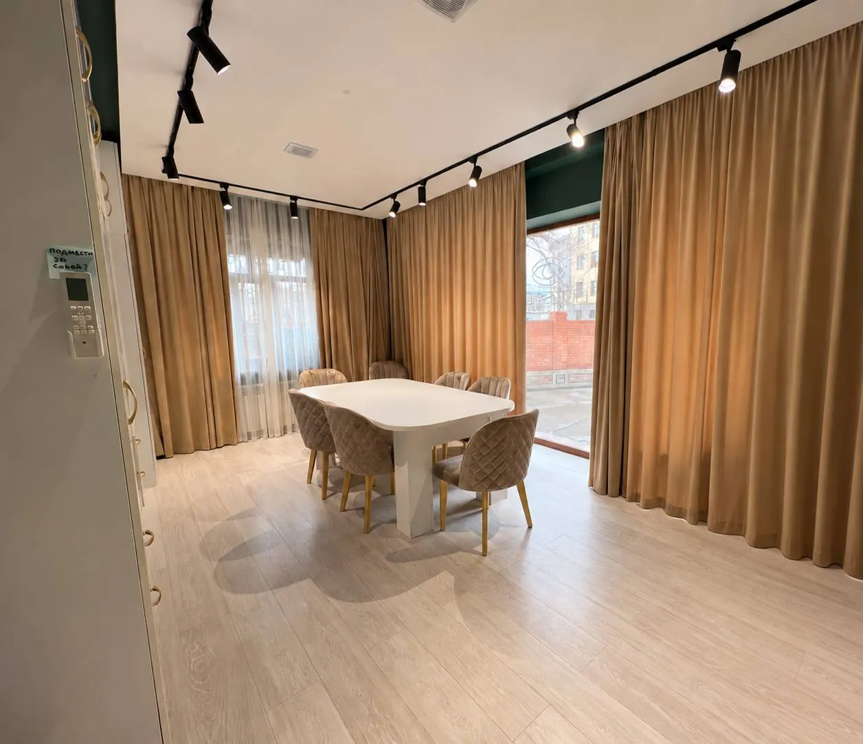 Sotiladi 2 xonali kvartira, 73 m², 1/9 qavat — Yakkasaroy tumani