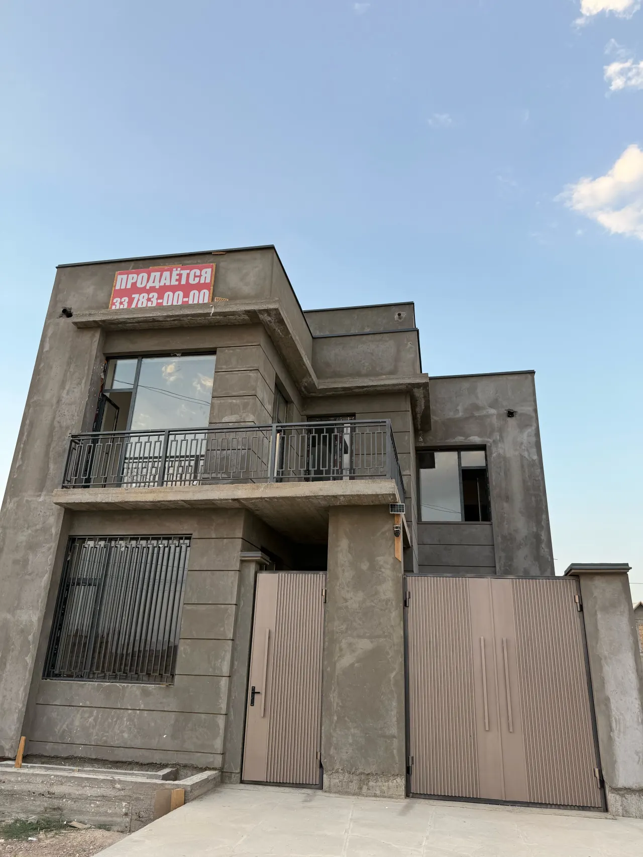 Sotiladi hovli uy, 1,3 sotix, 4 qavatli — Toshkent tumani