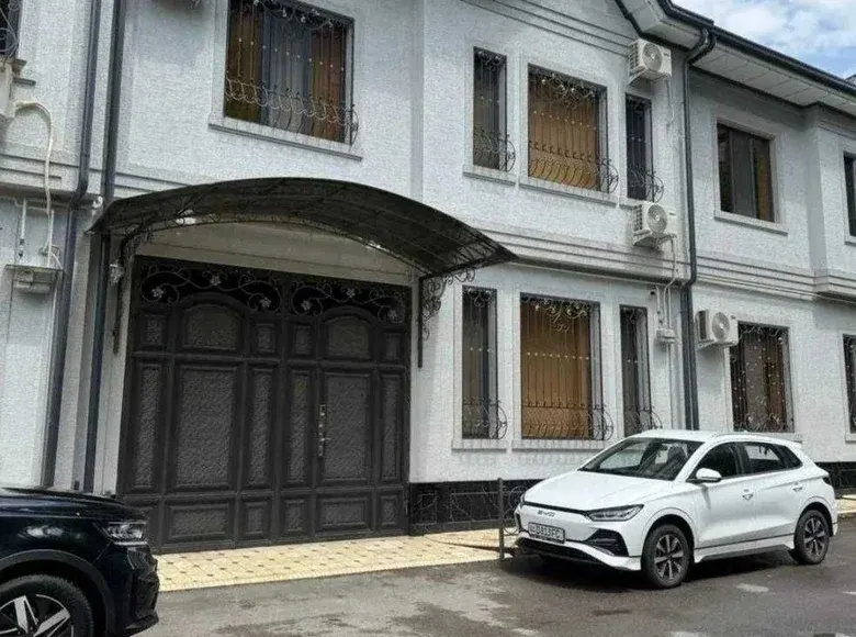 Sotiladi 5 xonali hovli uy, 2.5 sotix, 210 m² — Yunusobod tumani