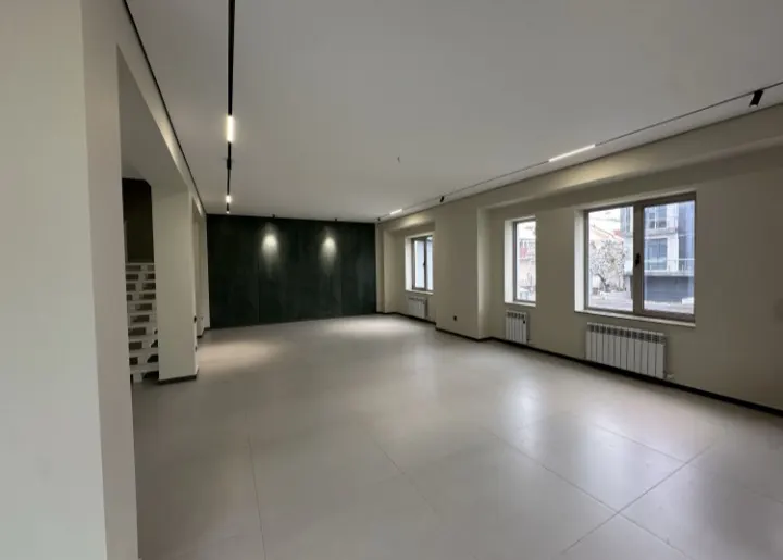 Сотилади 6 хонали ҳовли уй, 3 сотих, 380 м² — Мирзо Улуғбек тумани