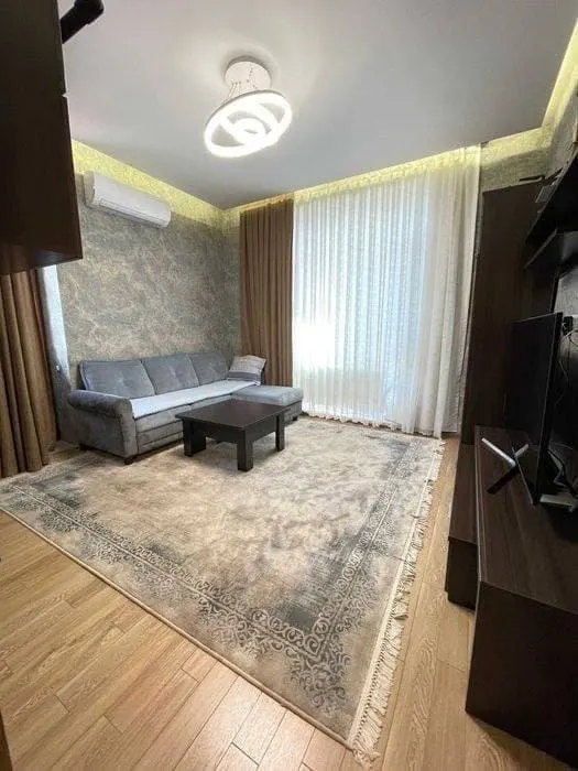 Сдаётся 2-комнатная квартира, 70 м², 4/8 этаж — Яккасарайский район