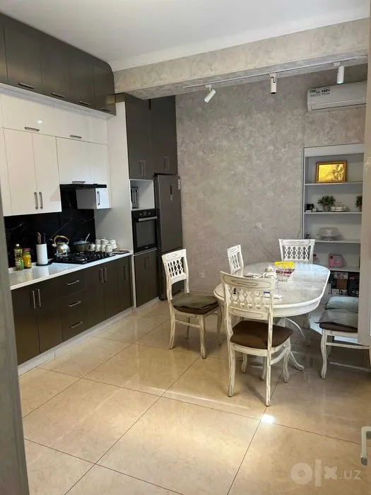 Сдаётся 8-комнатный дом, 245 м², 2 этажа — Кибрайский район