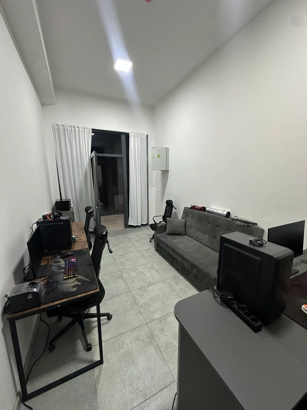 Ижарага берилади тижорат биноси, 18 м², 2/2 қават — Янгиҳаёт тумани