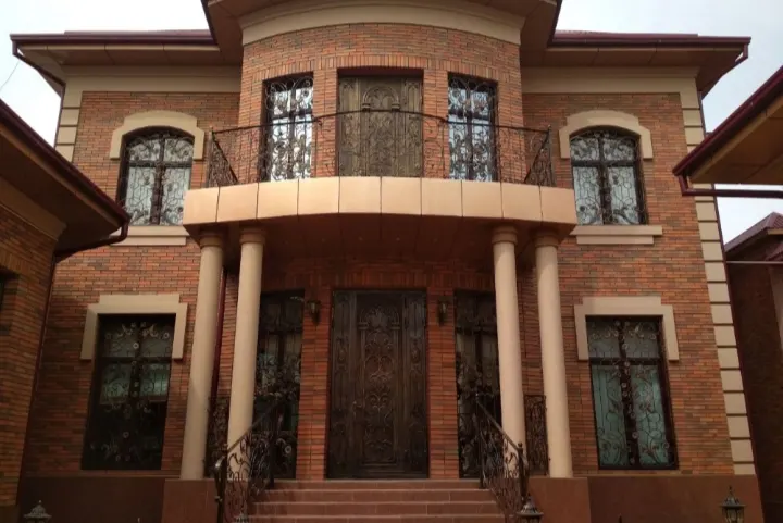 Сотилади 6 хонали ҳовли уй, 5.5 сотих, 600 м² — Яккасарой тумани