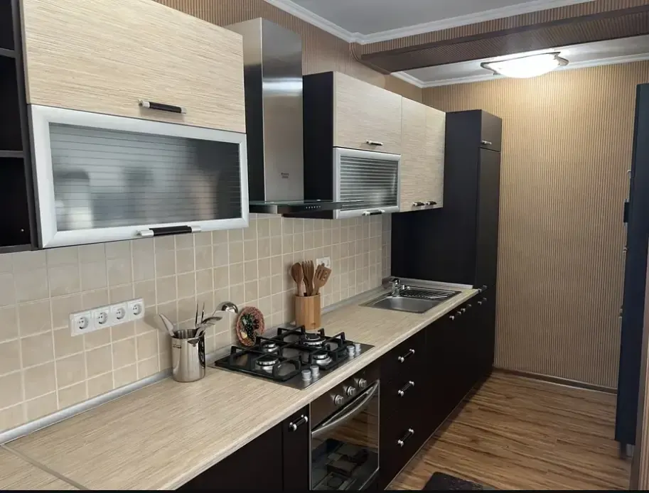 Продаётся 4-комнатная квартира, 100 м², 2/4 этаж — Мирзо-Улугбекский район