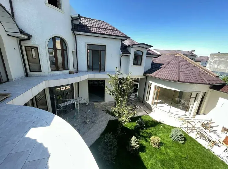 Сотилади 8 хонали ҳовли уй, 750 м² — Мирзо Улуғбек тумани