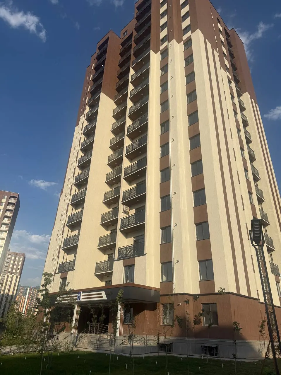 Sotiladi 2 xonali kvartira, 54.9 m², 7/16 qavat — Yangihayot tumani