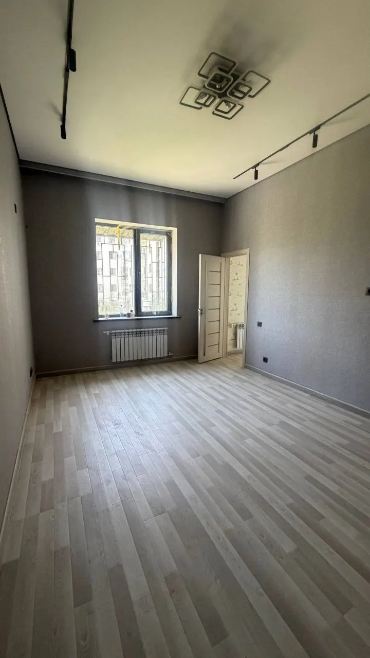 Sotiladi 1 xonali kvartira, 45 m², 2/7 qavat — Yangihayot tumani
