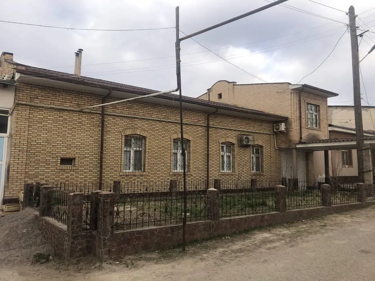 Sotiladi 6 xonali hovli uy, 8 sotix — Qibray tumani