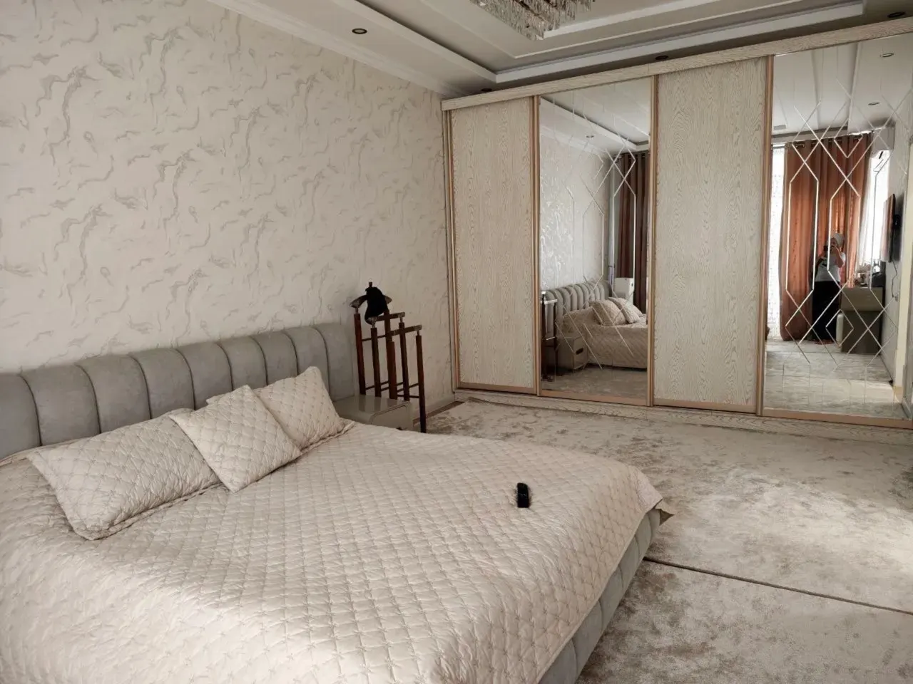 Сотилади 4 хонали ҳовли уй, 3 сотих, 100 м², 2 қаватли — Сергели тумани