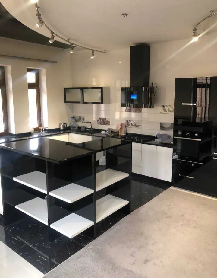 Сдаётся 5-комнатный дом, 270 м², 2 этажа — Юнусабадский район