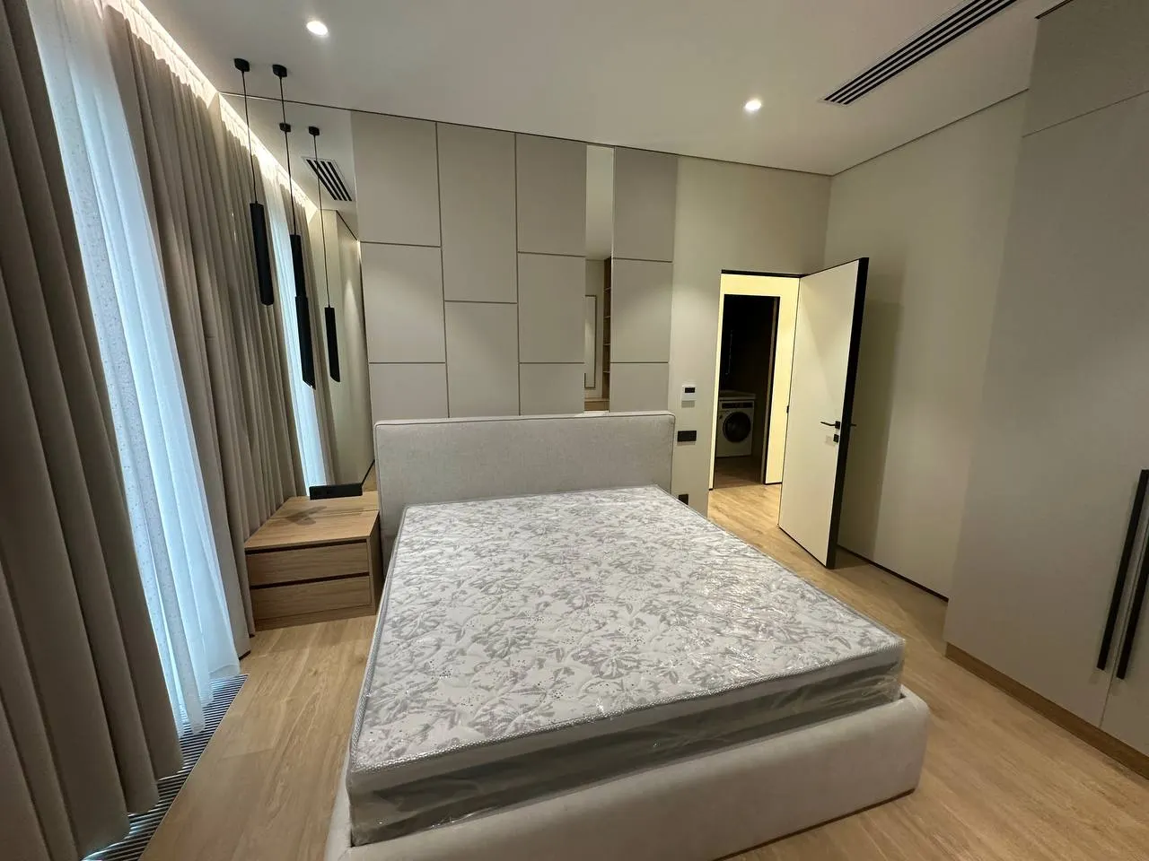 Сдаётся 4-комнатная квартира, 160 м², 11/12 этаж — Мирабадский район