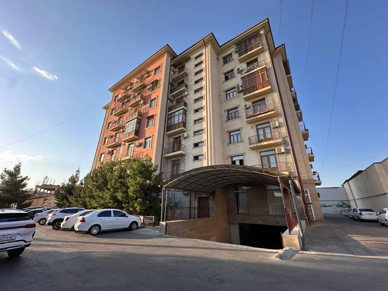 Продаётся 4-комнатная квартира, 177 м², 3/8 этаж — Шайхантахурский район