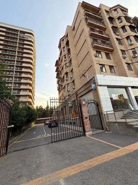 Продаётся 4-комнатная квартира, 96 м², 8/8 этаж — Юнусабадский район