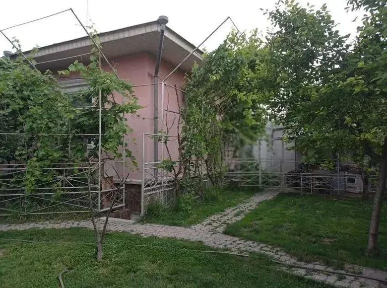 Сотилади 10 хонали ҳовли уй, 4 сотих — Миробод тумани