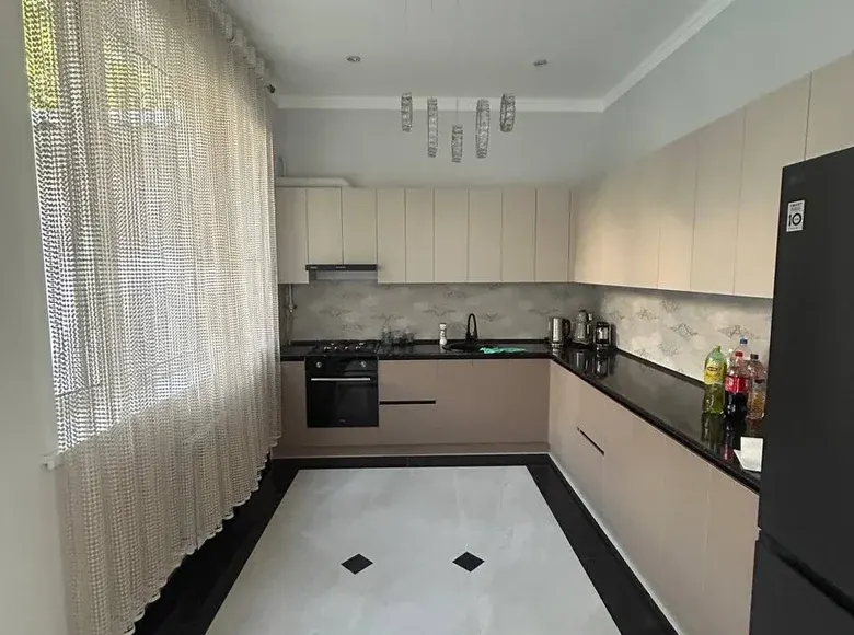 Сдаётся 5-комнатный дом, 4 сот., 240 м², 2 этажа — Мирзо-Улугбекский район