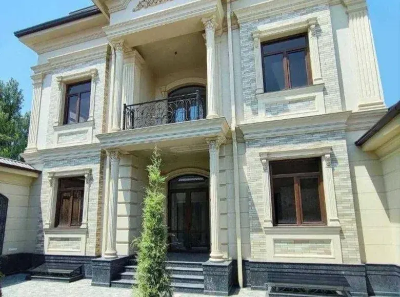 Sotiladi 6 xonali hovli uy — Mirzo Ulugʻbek tumani