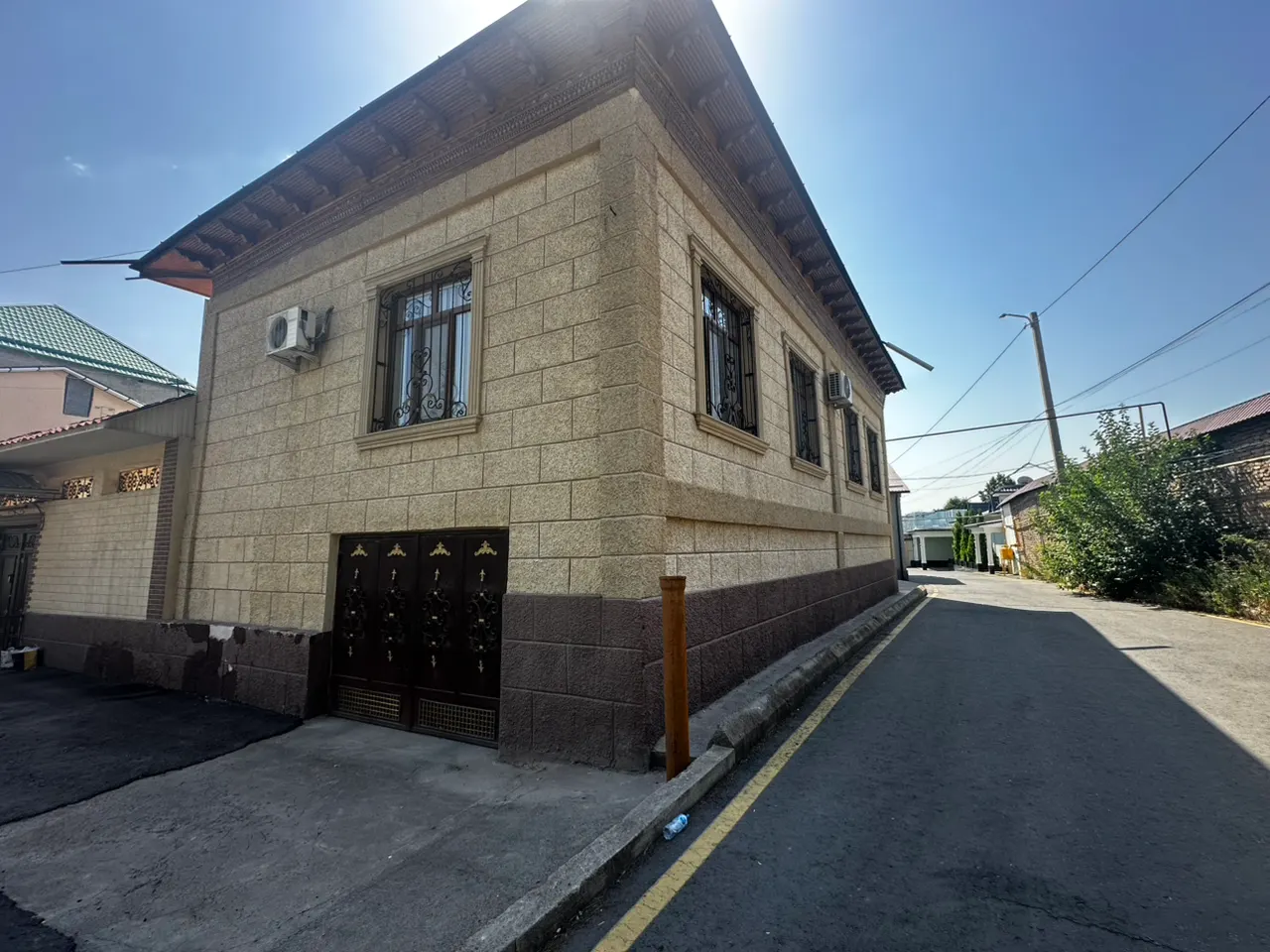 Sotiladi 5 xonali hovli uy, 4 sotix — Yakkasaroy tumani
