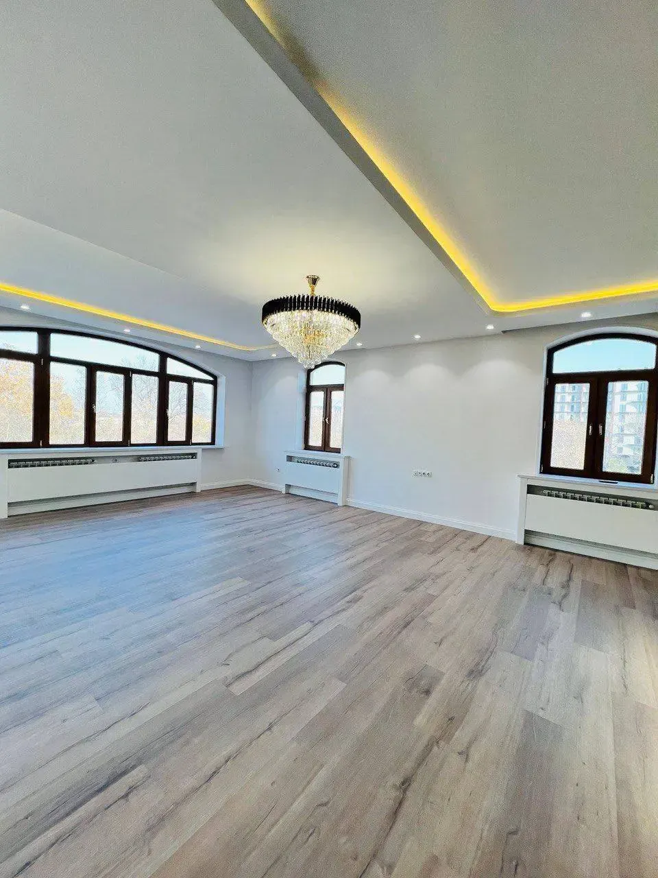 Sotiladi 4 xonali kvartira, 221 m², 5/6 qavat — Yunusobod tumani