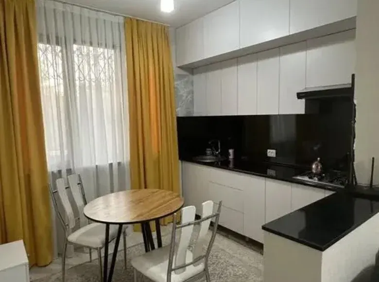 Сотилади 1 хонали квартира, 40 м², 1/5 қават — Мирзо Улуғбек тумани