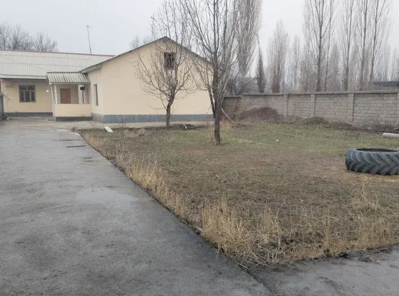 Сотилади 6 хонали ҳовли уй, 0.2 сотих, 17 м² — Ўртачирчиқ тумани