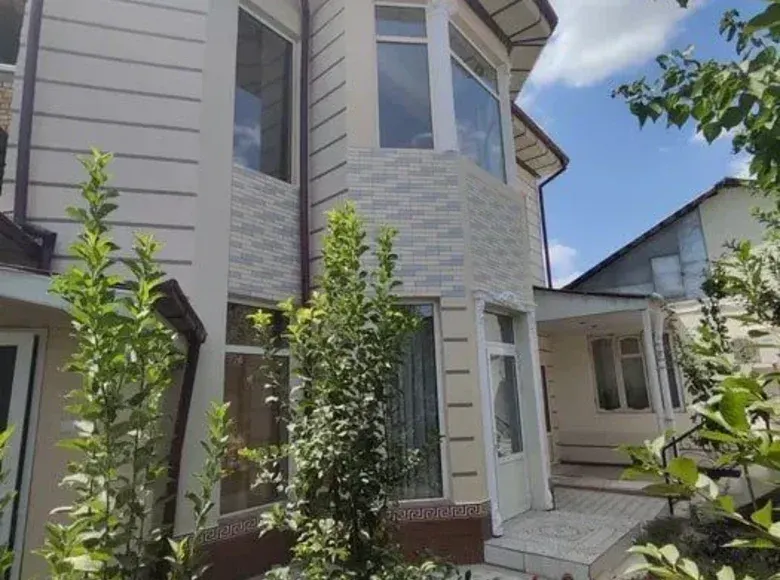 Sotiladi 7 xonali hovli uy, 200 m² — Yakkasaroy tumani