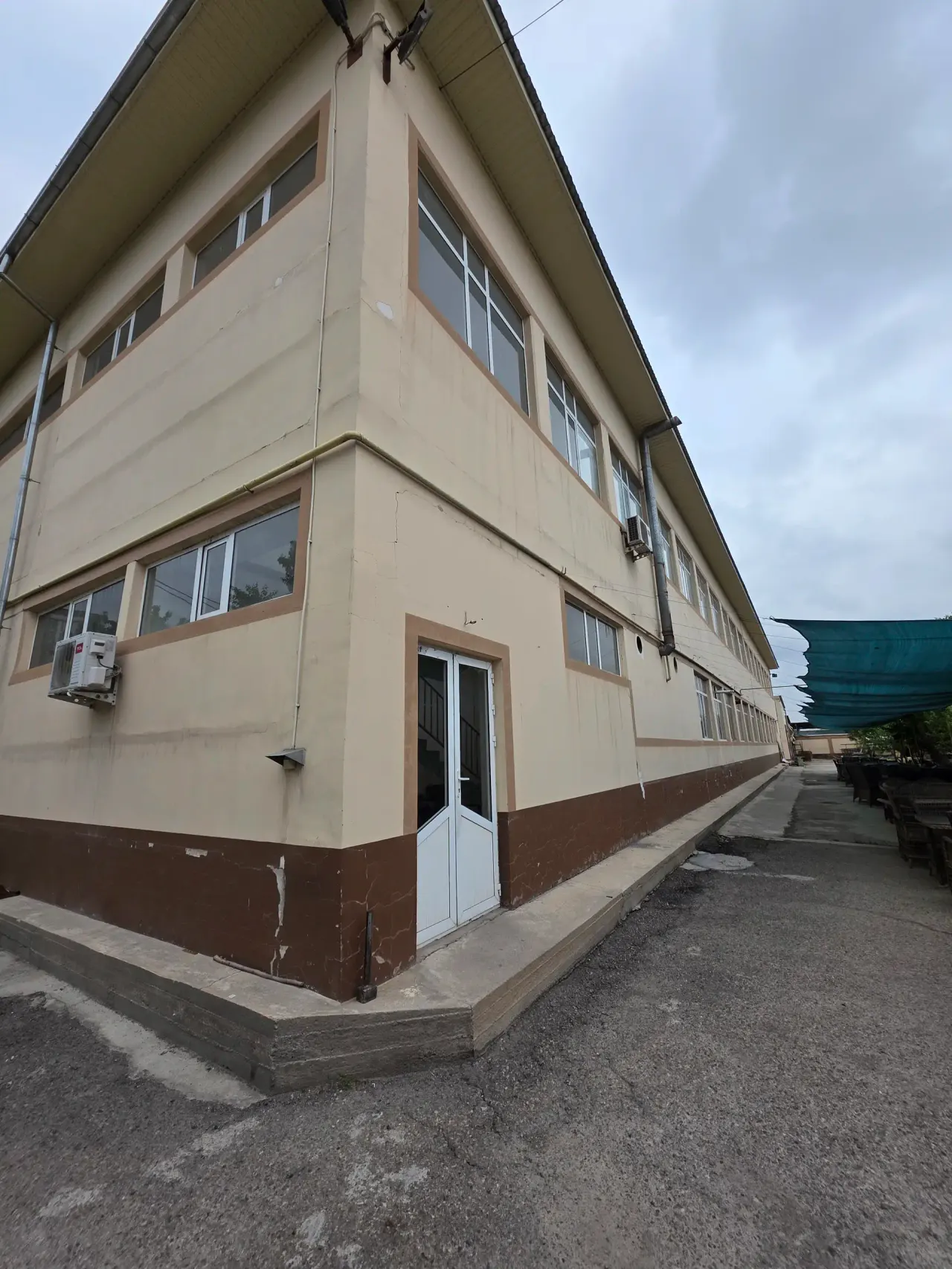 Ijaraga beriladi tijorat binosi, 2000 m², 1/2 qavat — Mirobod tumani