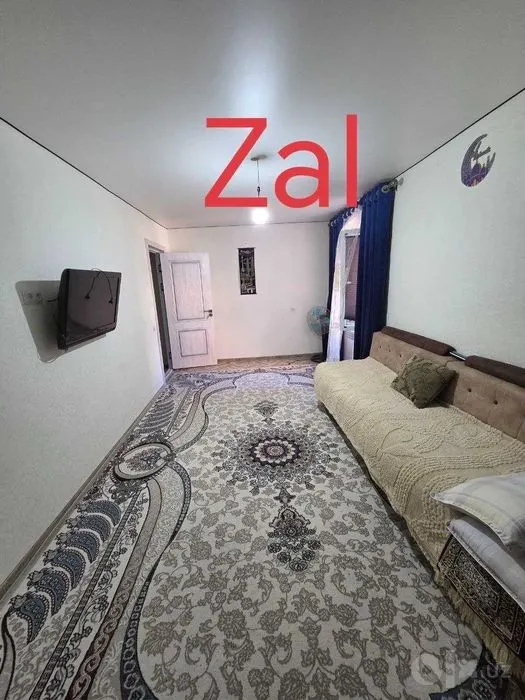 Sotiladi 1 xonali kvartira, 42 m², 1/4 qavat — Chirchiq shahri