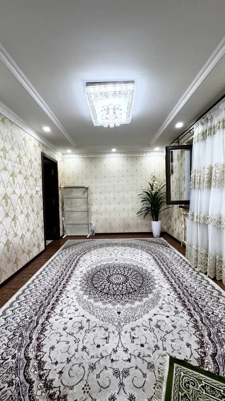 Продаётся 1-комнатная квартира, 42 м², 1/5 этаж — Чиланзарский район