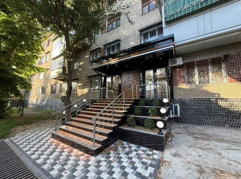 Sotiladi tijorat binosi, 90 m² — Yakkasaroy tumani