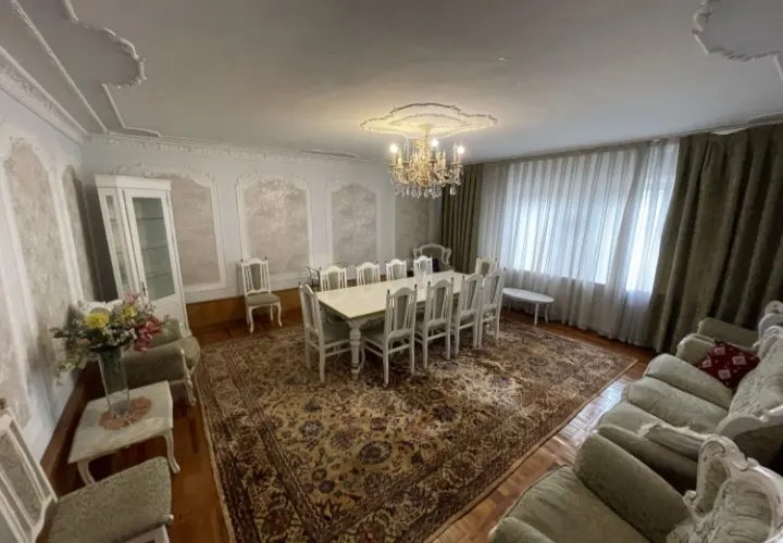 Сдаётся 5-комнатная квартира, 260 м², 4/5 этаж — Яккасарайский район