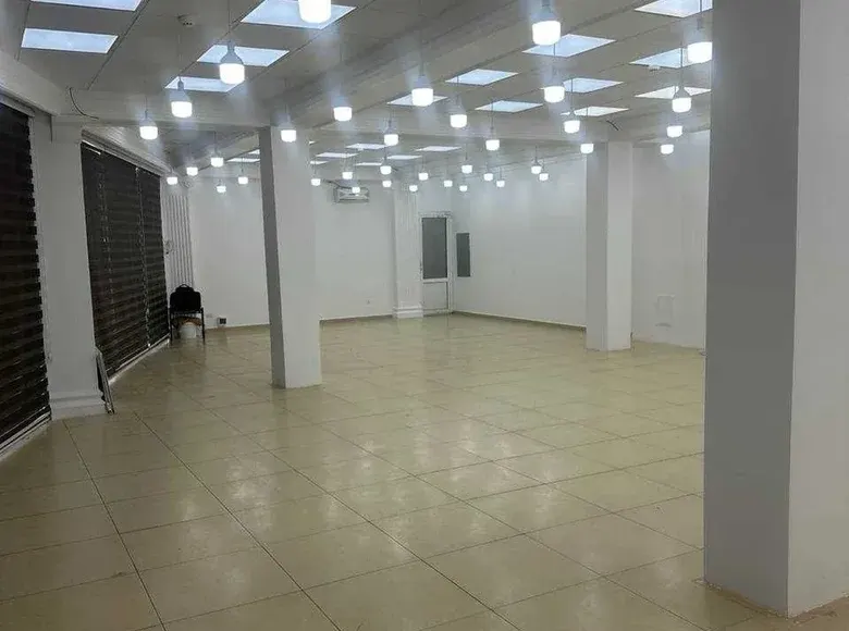Сдаётся коммерческое помещение, 800 м², 4 сот., 1/4 этаж — Юнусабадский район