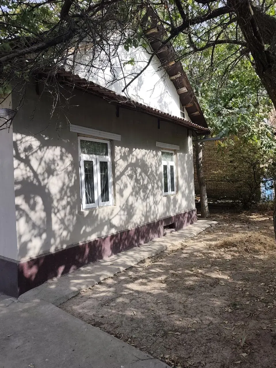 Sotiladi 3 xonali hovli uy, 6 sotix — Parkent tumani