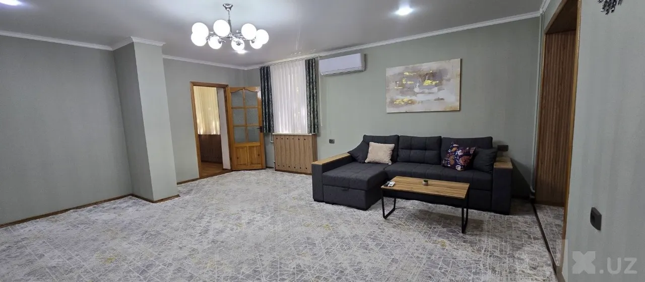 Сдаётся 5-комнатная квартира, 130 м², 2/4 этаж — Яккасарайский район